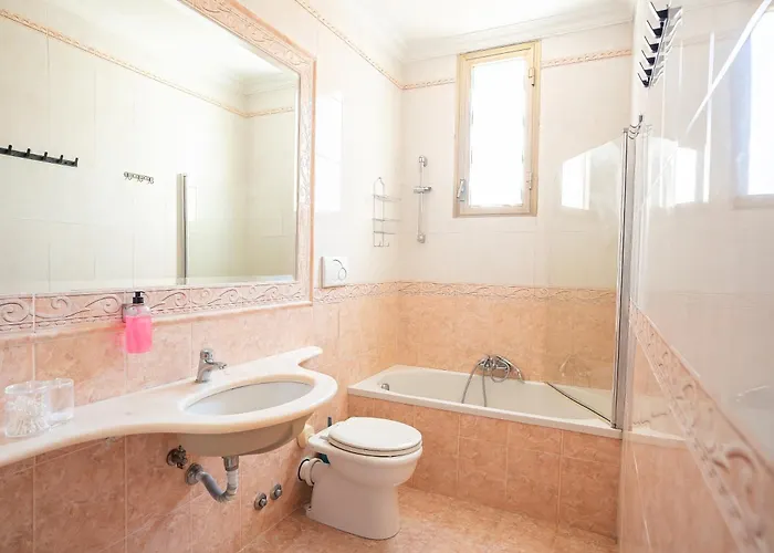 Colosseo Hostel *